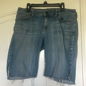 Long shorts frayed hem